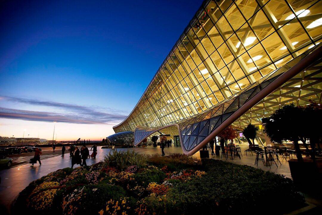 تنها فرودگاه باکو